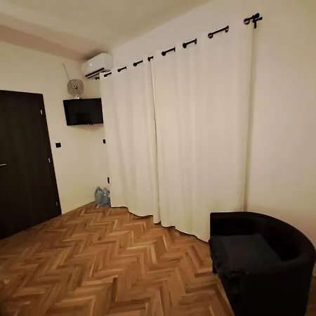 Apartman S Terasom I Vrtom *