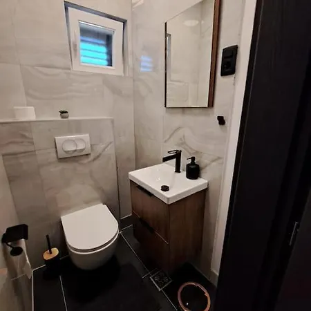 Apartment Apartman S Terasom I Vrtom Trogir