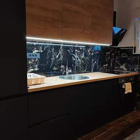 Apartman S Terasom I Vrtom Trogir