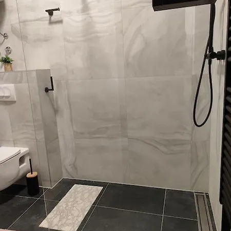 Apartman S Terasom I Vrtom