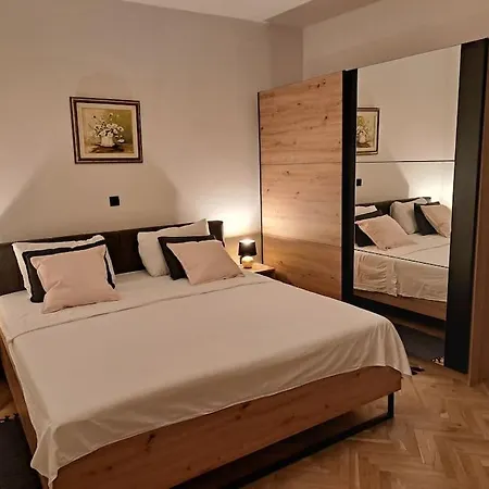 Apartman S Terasom I Vrtom