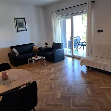 Apartman S Terasom I Vrtom Apartment