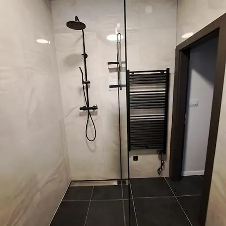 Apartman S Terasom I Vrtom Apartment *
