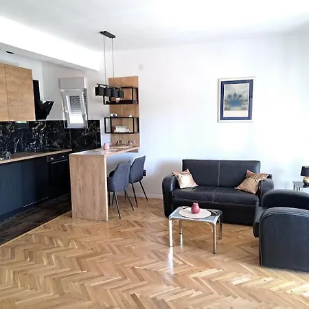 Apartman S Terasom I Vrtom *