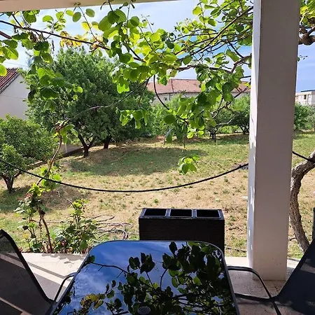 Apartman S Terasom I Vrtom