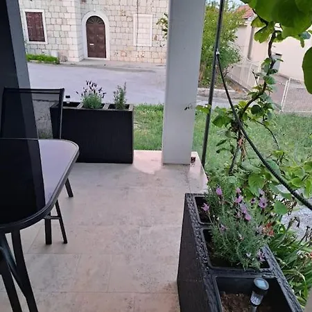 Apartment Apartman S Terasom I Vrtom